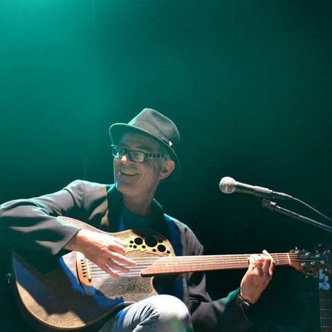 Thierry Torre Thierry TORRE Musicien bal pour enfants Chant, guitare, ukulélé, auteur-compositeur