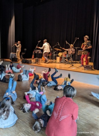 Le Photos du bal pour enfants de la compagnie Balao spectacle musical centre aérés mairie comité d'entreprise