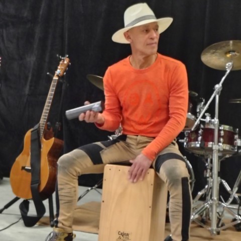 Bastien Torre Musiqcien du bal pour enfants, Batterie, percussions, choeurs, flûte traversière irlandaise, guitare